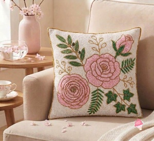 Housse de coussin perlée faite à la main de qualité supérieure avec broderie complexe pour un salon de luxe, une chambre à coucher et une décoration intérieure élégante - Product Image 2
