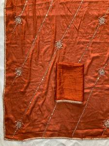 Sari de seda naranja con bordados y múltiples bordes, combinado con blusa completamente cosida para mujeres, ropa tradicional para bodas. - Product Image 6