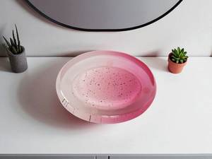 Ensemble d'accessoires de salle de bain en résine 5 pièces, fuchsia, moderne, distributeur de savon, porte-brosse à dents, poubelle et plus - Product Image 4