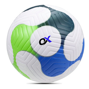 Ballon de football de taille officielle 5 en cuir PU souple de haute qualité, personnalisé, à liaison thermique haute résistance pour l'entraînement en extérieur, à bas prix - Product Image 1