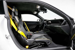 Elegante y impecable, el Po/he 9 1 1 G-T3 RS Coupe RWD 2025 cuenta con un motor de 6 cilindros en línea, atmosférico, de 4.0L y 518 hp. - Product Image 4