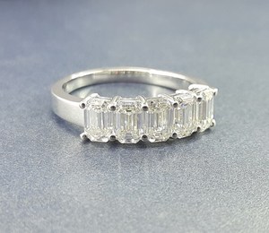 Anillo de boda de moissanita con corte esmeralda, unisex, de plata 925 original, ideal como regalo para pareja en bodas y fiestas. - Product Image 1