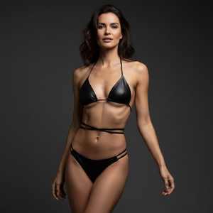 Ensemble de soutien-gorge triangle en cuir véritable |   Haut à nouer réglable |   Shorts à ceinture enveloppante |   Découpe dos ouvert, coupe taille basse - Product Image 2