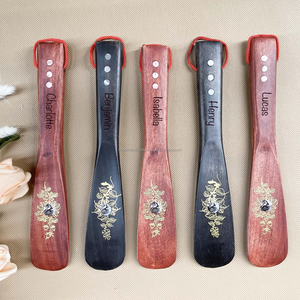 ที่โกยรองเท้าไม้แบบยาว ทนทาน สำหรับโรงแรม - Product Image 5