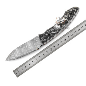 Couteau pliant professionnel sur mesure en acier Damas de qualité industrielle - Manche en os de chameau gravé au laser, longueur totale de 19 cm - Product Image 4