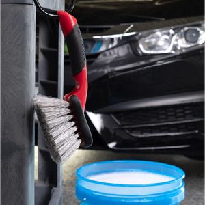 Spazzola per Lavaggio Auto 10 Pollici Rossa/Nera con Manico Corto per Pulizia Pneumatici, Ruote e Parafanghi - Product Image 2