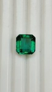 Émeraude naturelle 5,50 carats, taille carrée, émeraude de Zambie, belle couleur verte et clarté. - Product Image 6