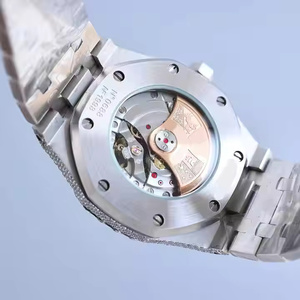 Montre Classique en Quartz avec Diamants Moissanite pour Hommes, Montre-Bracelet de Luxe Sertie de Diamants Moissanite, Design de Créateur - Product Image 4