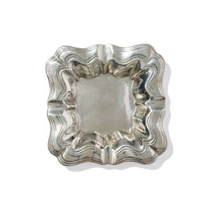 Cendrier en aluminium finition argentée, design classique personnalisé, forme sur mesure, cendrier de bureau pour la maison, le bureau et les hôtels - Product Image 1