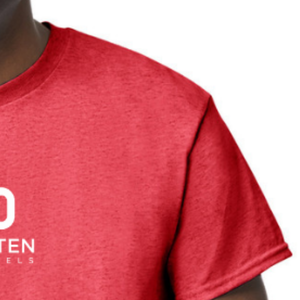 Camiseta para Hombre en Rojo Escarlata Jaspeado, Algodón Premium, Cuello Redondo, Manga Corta, Personalizable con Logotipo para Venta al Por Mayor - Product Image 6