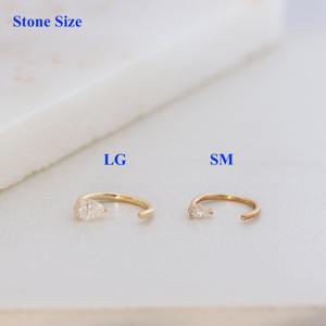 Pendientes de Aro Huggie de Oro Amarillo Sólido de 14K con Diamante Cultivado en Laboratorio Corte Pera Certificado IGI VS+ de 8mm, Regalo de Moda para Fiesta y Cumpleaños para Mujer - Product Image 2
