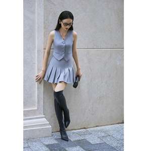 Chaleco de sarga americana para mujer, cuello en V, abotonado, teñido liso, estilo estructurado para oficina KA11 Hecho en Vietnam - Product Image 1