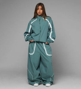 Ensemble de survêtement deux pièces pour femme, couleur turquoise, coupe ample, veste coupe-vent sportive et pantalon avec bande latérale - Product Image 1