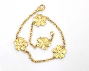 สร้อยข้อมือรูปดอกไม้สีทองสำหรับผู้หญิง สวมใส่ได้ทุกวัน ทอง 18K หรูหรา ของขวัญงานแต่งงาน เครื่องประดับ - Product Image 3