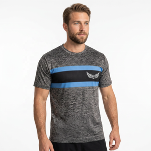 Camiseta de manga corta para hombre con diseño de rayas y logotipo frontal, corte regular, de secado rápido, tejido de poliéster, cuello redondo. - Product Image 6