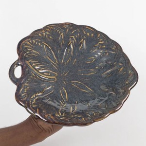 Plato Decorativo de Cerámica Rosa con Diseño Floral Texturizado y Borde Rústico, Plato para Servir con Asa para Decoración de Mesa de Cocina - Product Image 5