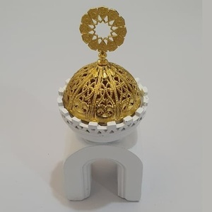 Kraft World Trendiger Handgefertigter Bakhoor-Räucherstäbchenhalter Weiß & Gold Akzentuierter Gips Arabische Heimdekoration - Product Image 1