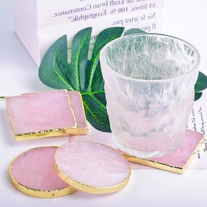 Juego de posavasos de resina rosa estilo mármol para exhibir, regalar y entretener invitados, decoración elegante y lujosa para la mesa del hogar, para usar con café o té. - Product Image 6