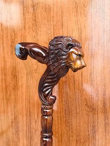 Canne de marche de luxe artisanale en bois poli avec tête de lion, solutions d'emballage créatives, canne décorative pour homme avec tête d'animal - Product Image 3
