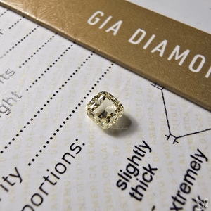 เพชรธรรมชาติทรงคุชชั่น รับรองโดย GIA น้ำหนัก 0.50 กะรัต ความสะอาด VS1 สีเหลือง สำหรับขายส่งเครื่องประดับ - Product Image 5