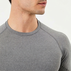 Rashguards de secado rápido, compresivos, transpirables y de alta calidad para hombres y mujeres, con diseño y logotipos personalizados. - Product Image 5