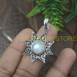 Colgante de plata de ley 925 con piedra lunar arcoíris natural, hecho a mano, diseño bohemio de sol, cabujón, joyería de piedras preciosas, regalo para mujeres, unisex. - Product Image 4
