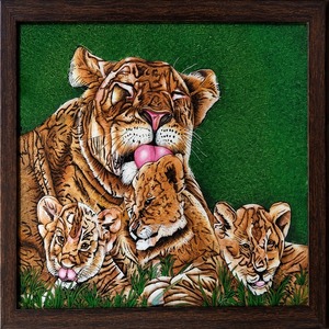 Nueva Llegada 2026 Hermosa Pintura en Madera de Tigresa Madre con 3 Crías en la Naturaleza, Hermosa Obra de Arte para Decoración de Pared del Hogar - Product Image 1