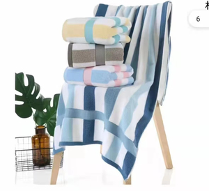 Toalla de Algodón Suave a Rayas, Hecha con Tela Resistente, Ofrece un Tacto Cómodo, Alta Absorbencia y un Diseño Moderno a Rayas - Product Image 1