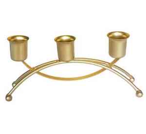Candelabro Menorá Judío Dorado de Estilo Moderno de Alta Calidad, Hecho a Mano en Latón, para Decoración Navideña por Adiba Home Decor - Product Image 6