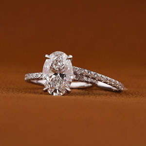 Anillo de Compromiso de Oro de 14K con Diamante Ovalado Creado en Laboratorio de 3 CT, Certificado IGI, con Banda Pavé, Joyería Nupcial, Venta al Por Mayor Personalizada - Product Image 1