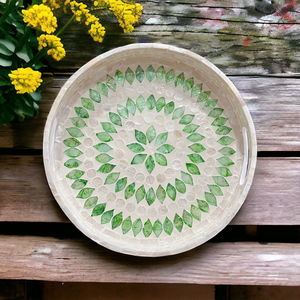 Bandeja de Servir Hecha a Mano con Incrustaciones de Madreperla: Verde y Marfil con Incrustaciones de Concha de Capiz - Product Image 2