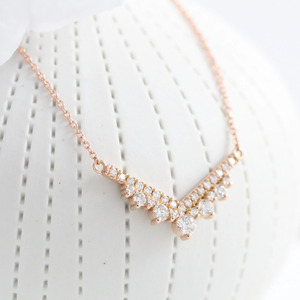 Collier en or rose en forme de V avec diamant cultivé en laboratoire - Product Image 3