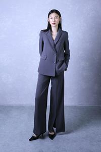 Pantalon large en sergé (mélange polyester + élasthanne) – Tissu peigné anti-plis élégant avec fente avant – Modèle KQ20 – Fabriqué au Vietnam - Product Image 5