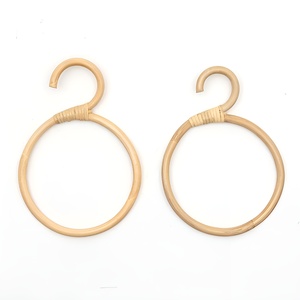 Porte-serviettes et porte-écharpes en rotin d'inspiration vintage, support mural fait main pour serviettes et écharpes - Product Image 5