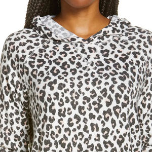 Pull à Capuche Femme Motif Léopard Style Minimaliste avec Poche Frontale Tendance Manches Longues et Logo Personnalisable 2026 - Product Image 5