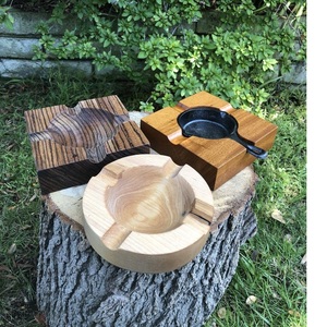 Cenicero Cuadrado de Madera con Detalles en Latón, Diseño Minimalista para Uso en el Hogar o Escritorio - Product Image 6