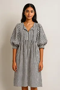 Robe midi premium à rayures imprimées, manches bouffantes, coupe ample, col noué, robe maxi décontractée d'été pour femmes - Product Image 2