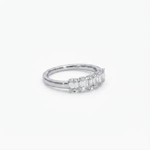 Anillo de Oro Sólido 10K 14K 18K al por Mayor con Esmeralda Elegante y Diamantes Cultivados en Laboratorio, Anillo de Cinco Piedras con Certificado IGI, Joyería con Engaste de Garras - Product Image 4
