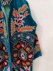 Chaqueta Bomber Reversible de Invierno, Ecológica, Bordada con Diseño Suzani, Motivo de Corazón y Ojo Turco, Arte Folclórico Hecho a Mano - Product Image 4