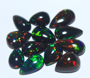 Opale noire éthiopienne taille poire, cabochon calibré 3*5mm 8*10mm, pierre précieuse naturelle fumée, effet de couleur changeant, multi-feu, certifiée - Product Image 1