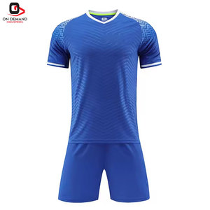 Ensemble de maillot et short de football pour hommes, durable, confortable, respirant, élégant, coupe ajustée, qualité supérieure, 100% polyester - Product Image 1