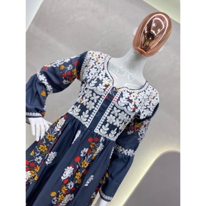 เสื้อปักลายด้วยด้ายไหมสังเคราะห์แฟชั่นพร้อมสีน้ำเงินเข้ม - Product Image 6