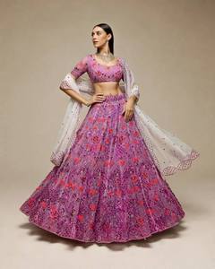 Lehenga Choli Rosa con Red de Mariposas, Bordado Floral, Poliéster, Largo hasta el Suelo, Traje Tradicional Indio para Bodas y Fiestas, para Mujer - Product Image 2