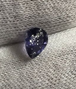 Iolite bleue naturelle fantaisie, pierre de soleil, taille poire. - Product Image 3
