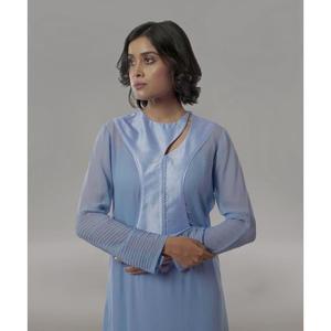Kurti de Diseño en Georgette con Detalles de Pliegues de Satén Suave, Tela Elegante y Transpirable, Ideal para Uso Diario - Product Image 1