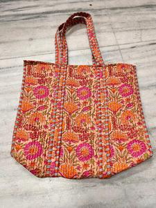 Bolso Tote Acolchado Floral Hecho a Mano 100% Algodón con Estampado Floral para Mujer, Bolso de Hombro Espacioso y Ligero para Uso Casual - Product Image 2