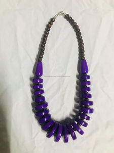 Descubre nuestro collar de resina hecho a mano, una mezcla perfecta de arte y elegancia. Hecho con alta calidad - Product Image 5