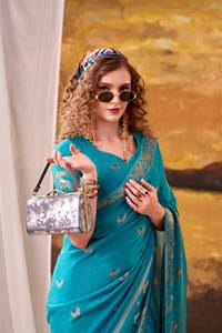 Collection de saris en crêpe de soie de qualité supérieure pour femmes, parfaits pour les occasions spéciales - Product Image 3