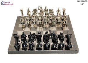 Nirmala Handicrafts - Jeu d'échecs artisanal en laiton, pièces noires et argentées, plateau orné de 12 pouces, design classique - Product Image 2