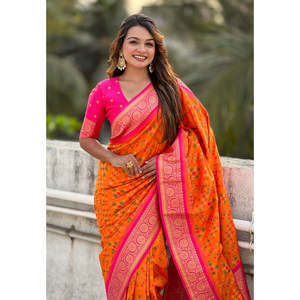 Vestidos de Noche de Sari Patola de Seda Suave Naranja Premium con Tejidos en Contraste, Marca Elite Weaves, 0.6g - Product Image 2